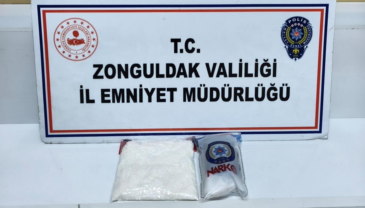 ZONGULDAK'TA UYUŞTURUCU OPERASYONUNDA YAKALANAN 3 ŞÜPHELİ TUTUKLANARAK CEZAEVİNE GÖNDERİLDİ.