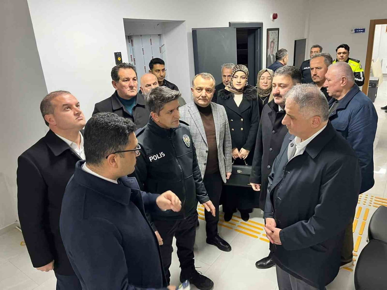 ZONGULDAK (İHA) - ALAPLI KAYMAKAMI SELÇUK KÖKSAL, AK PARTİ ZONGULDAK MİLLETVEKİLİ SAFFET BOZKURT...