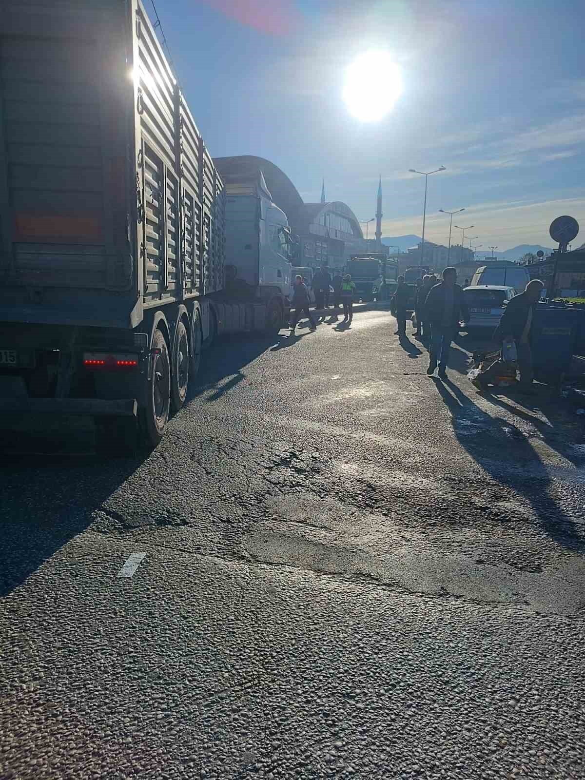 ZONGULDAK (İHA) - ZONGULDAK’IN ALAPLI İLÇESİNDE KARŞIYA GEÇMEK İSTEYEN 13 YAŞINDAKİ ÇOCUĞA, TIR...
