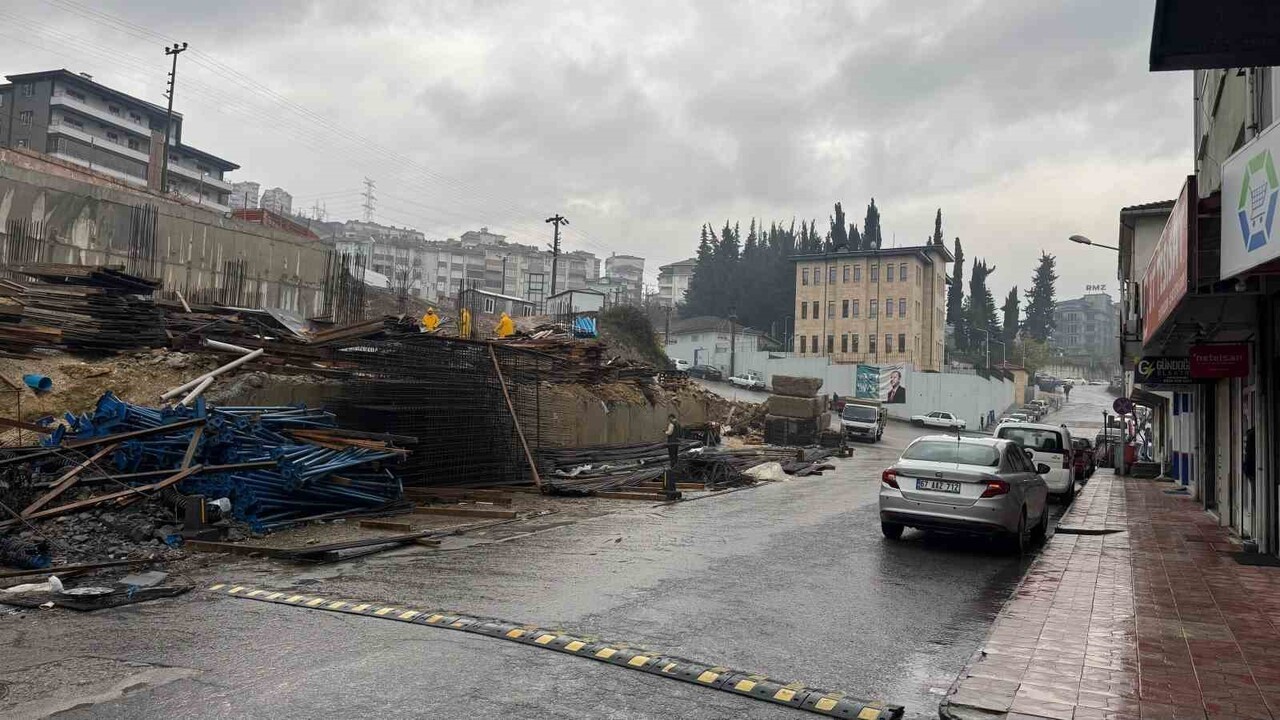 ZONGULDAK (İHA) - ZONGULDAK’IN ALAPLI İLÇESİNDE YAPIMI SÜREN KÜLTÜR MERKEZİ İNŞAATINDA, YOL...