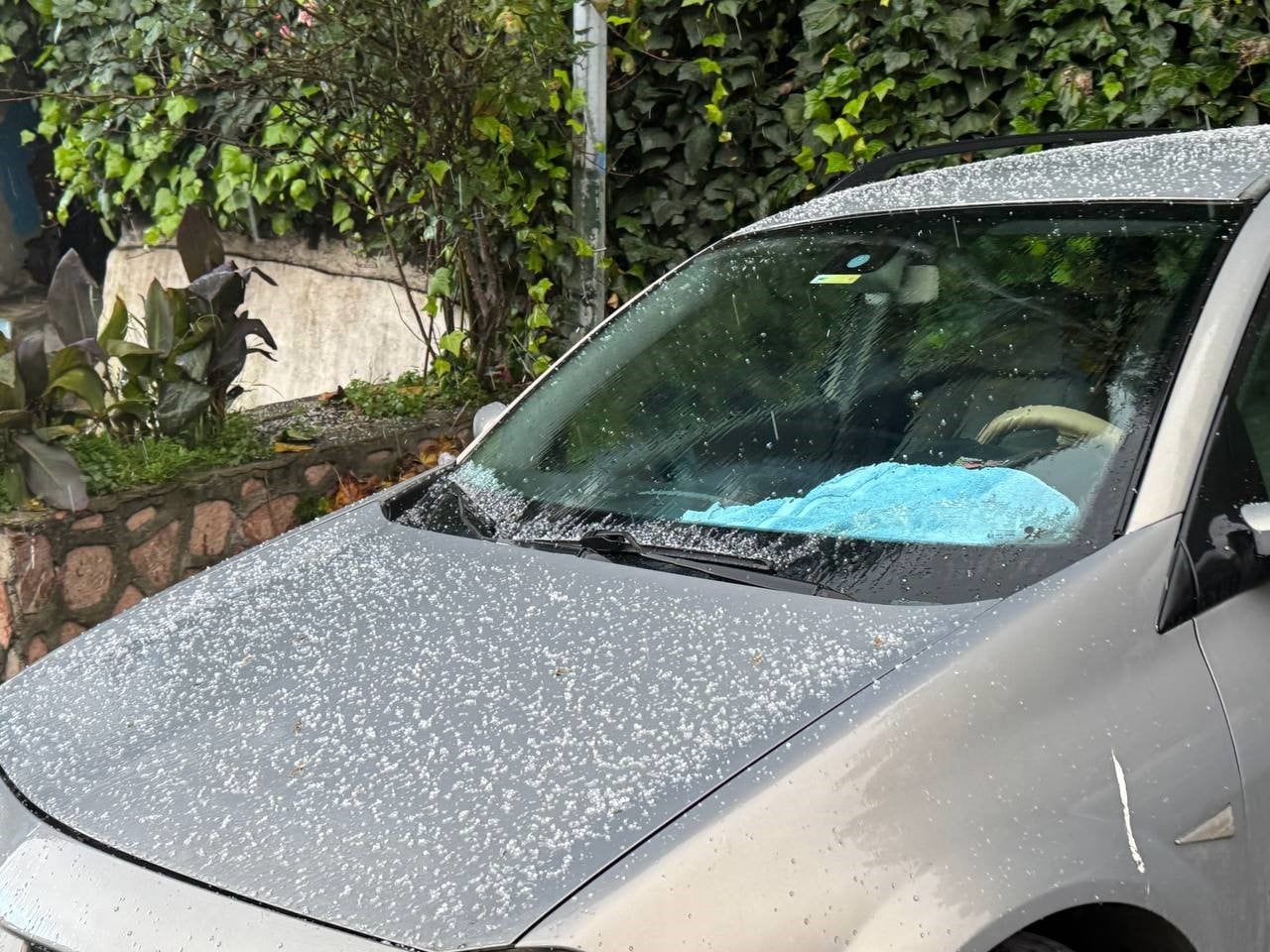 ZONGULDAK’TA SABAH SAATLERİNDE DOLU YAĞDI.