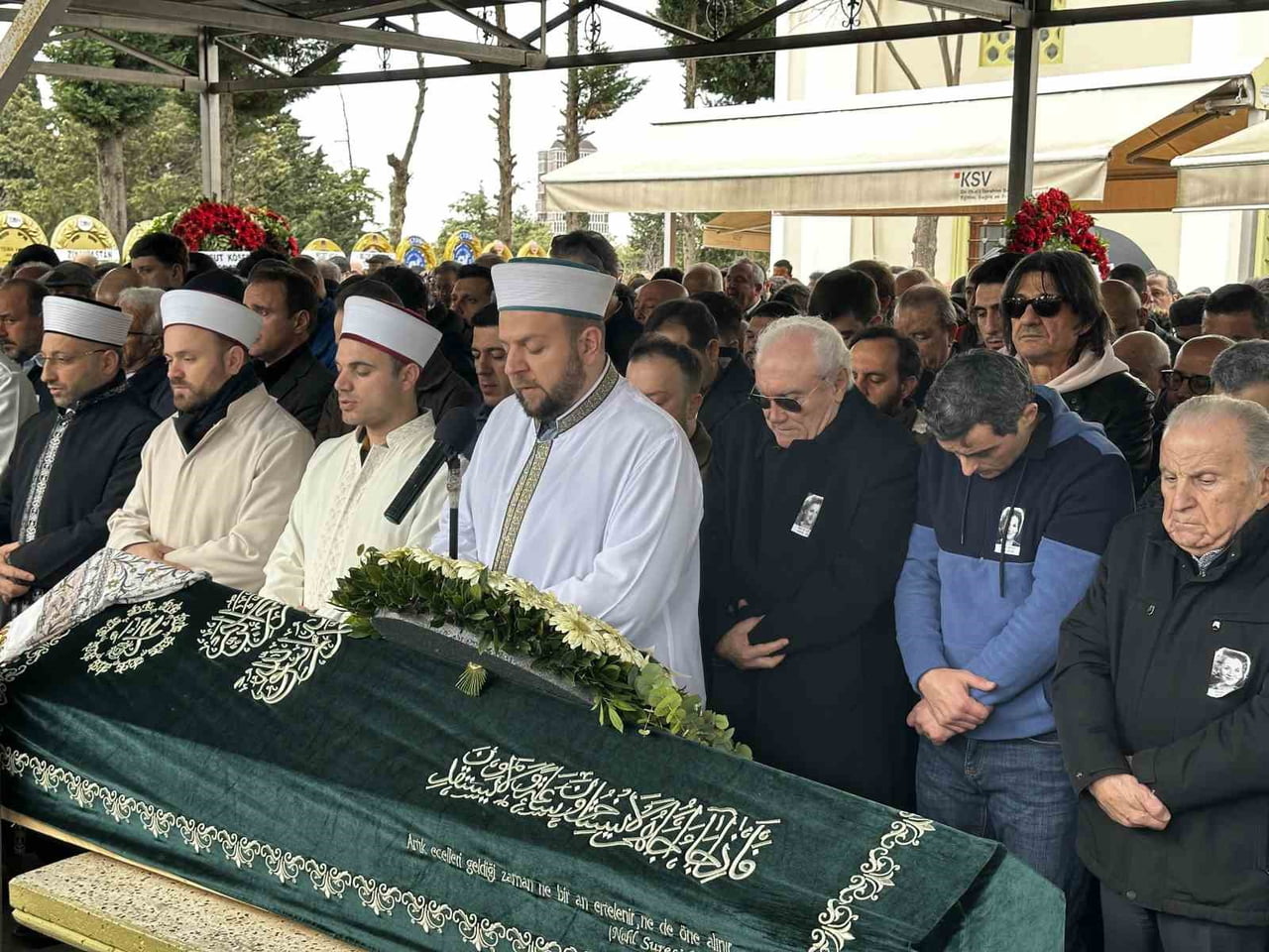 'HASRETİNLE YANDI GÖNLÜM' ESERİYLE HAFIZALARA KAZINAN TÜRK HALK MÜZİĞİNİN USTA İSMİ, USTA OYUNCU...