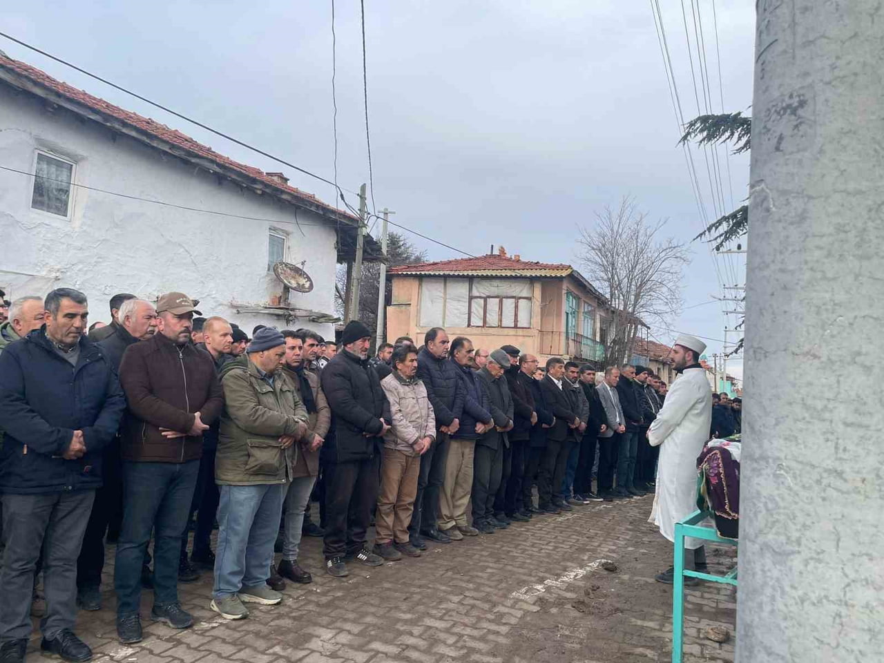 21 YAŞINDAKİ SAMİYE SAYGI DA, İKİNDİ NAMAZINI MÜTEAKİP SEYİTGAZİ İLÇESİ CEVİZLİ MAHALLESİNDE...