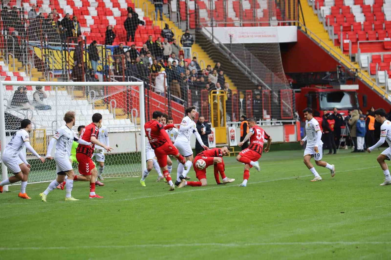 24ERZİNCANSPOR KENDİ EVİNDE ANKARAGÜCÜ’NE 2-0 YENİLDİ