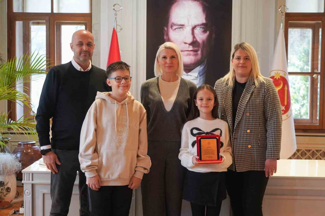 4. GÜLSİN ONAY PİYANO FESTİVALİ VE YARIŞMASI’NDA DERECEYE GİREN GENÇ PİYANİSTİ...