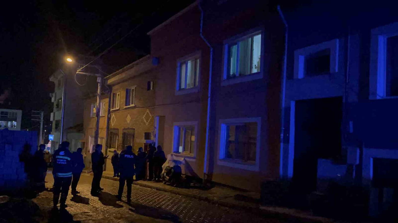 45 YAŞINDAKİ ADAM ÜÇÜNCÜ KATTAN YERE DÜŞTÜ