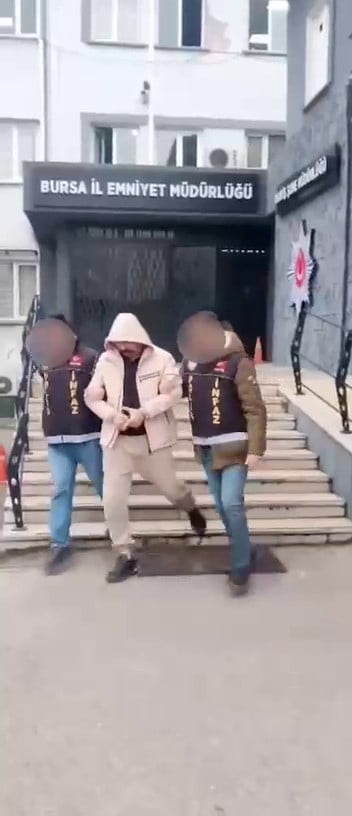 72 SAATLİK KAMERA İNCELENDİ, ARANAN ŞAHISLARA BASKIN YAPILDI : 3 KİŞİ YAKALANDI