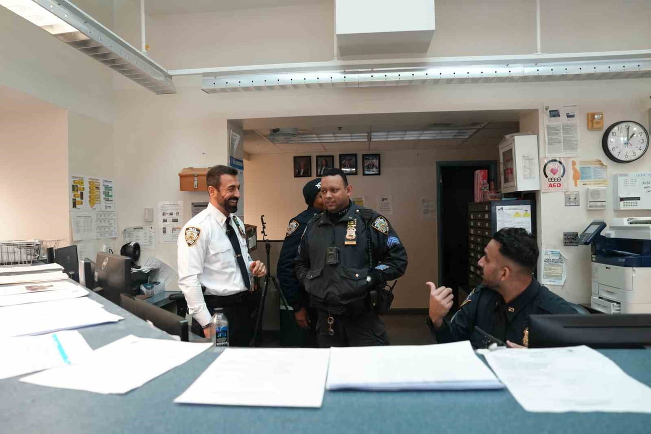 ABD'DE TÜRK KÖKENLİ POLİS MEMURU ALİ HAMMUTOĞLU, TEĞMEN RÜTBESİNE YÜKSELEREK NEW YORK METRO AĞINDA...