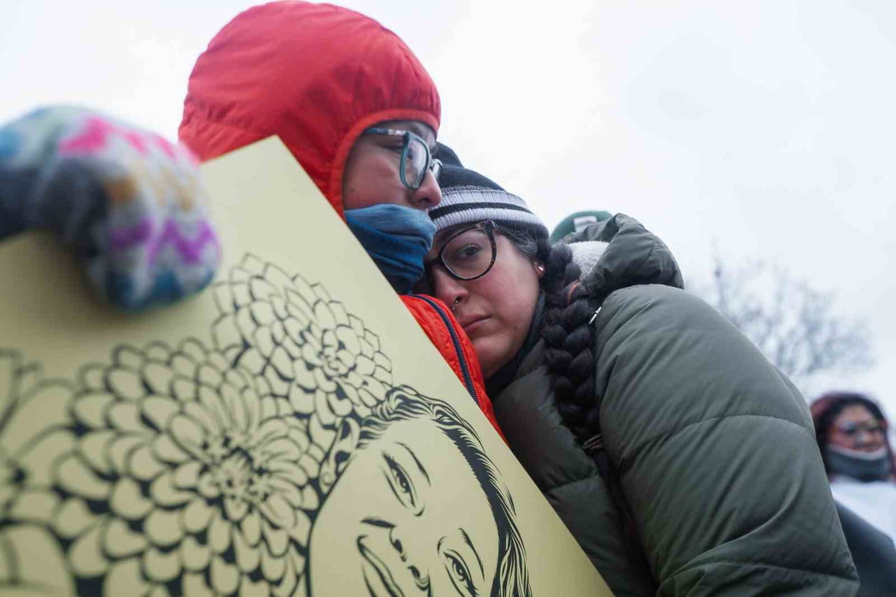 ABD'NİN MİNNESOTA EYALETİNDE YER ALAN MİNNEAPOLİS KENTİNDE BİNLERCE KİŞİ, ICE AJANLARININ...