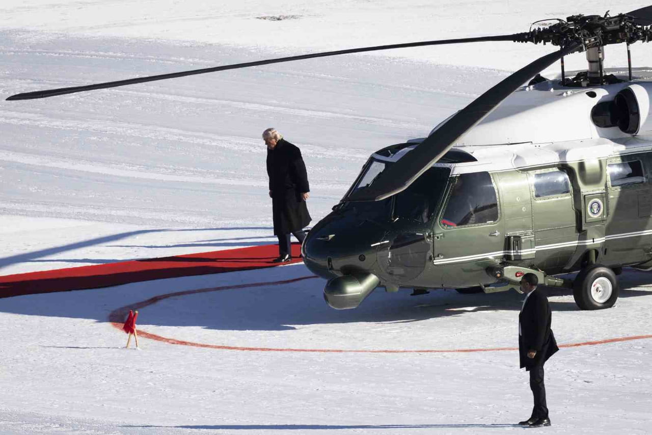 ABD BAŞKANI DONALD TRUMP, AİR FORCE ONE UÇAĞINDA YAŞANAN ARIZA NEDENİYLE İSVİÇRE'NİN DAVOS...