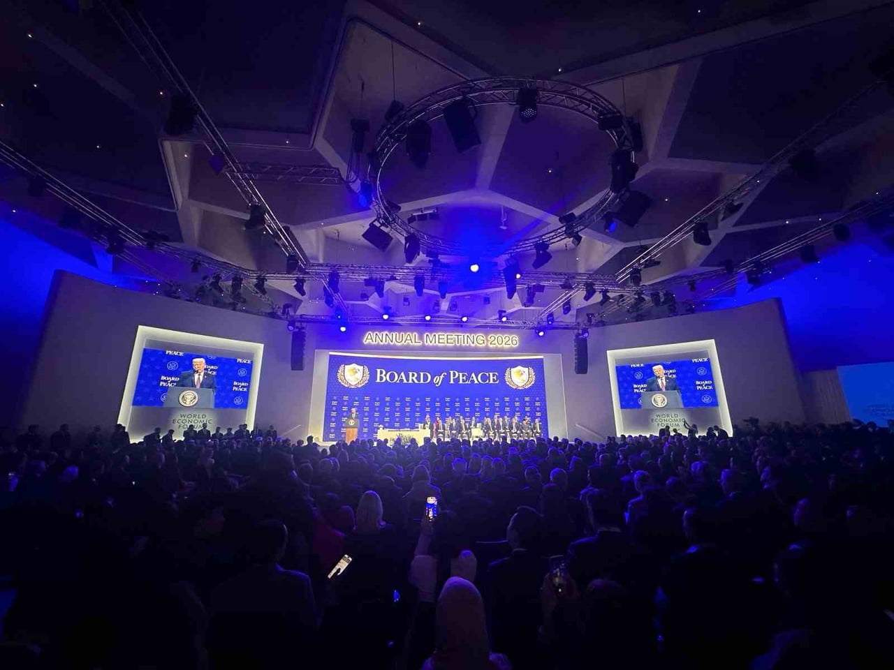 ABD BAŞKANI DONALD TRUMP, DÜNYA EKONOMİK FORUMU'NUN GERÇEKLEŞTİRİLDİĞİ İSVİÇRE'NİN DAVOS...