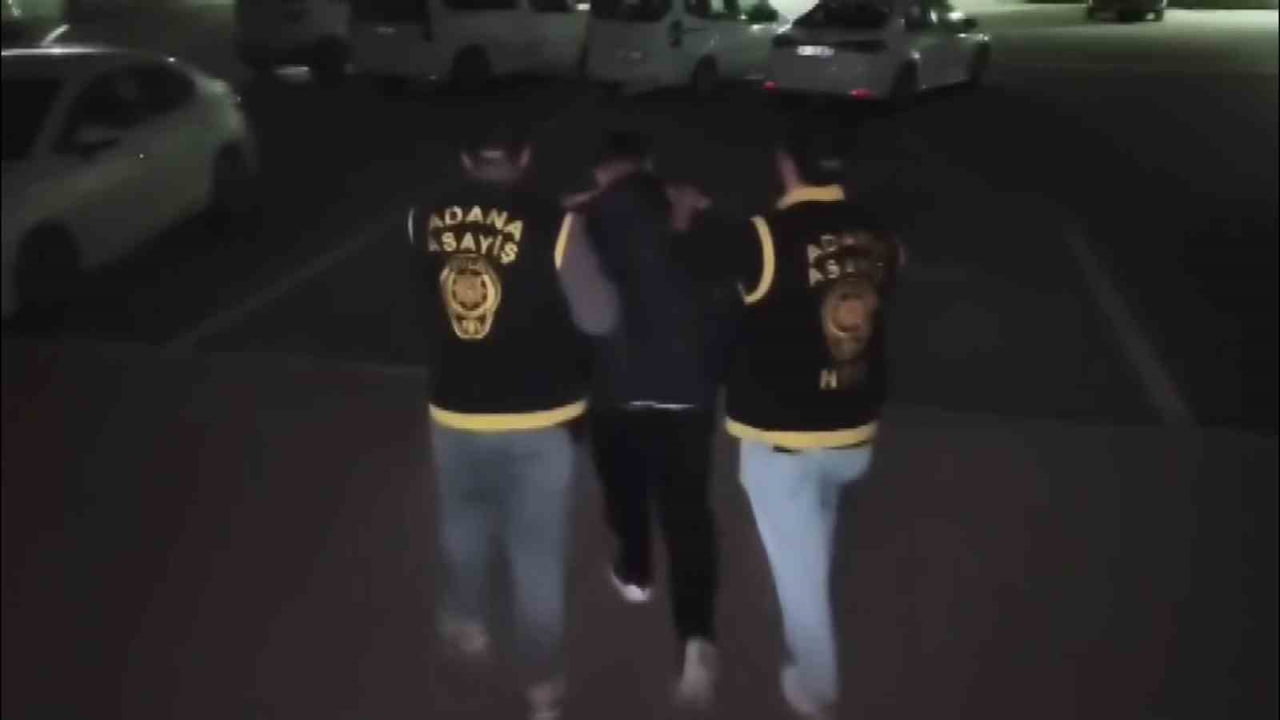 ADANA'DA ASANSÖRE İDRARINI YAPTIKTAN SONRA APARTMANIN DAMINDAN KUŞ ÇALAN LİSE ÖĞRENCİSİ YAKALANDI....