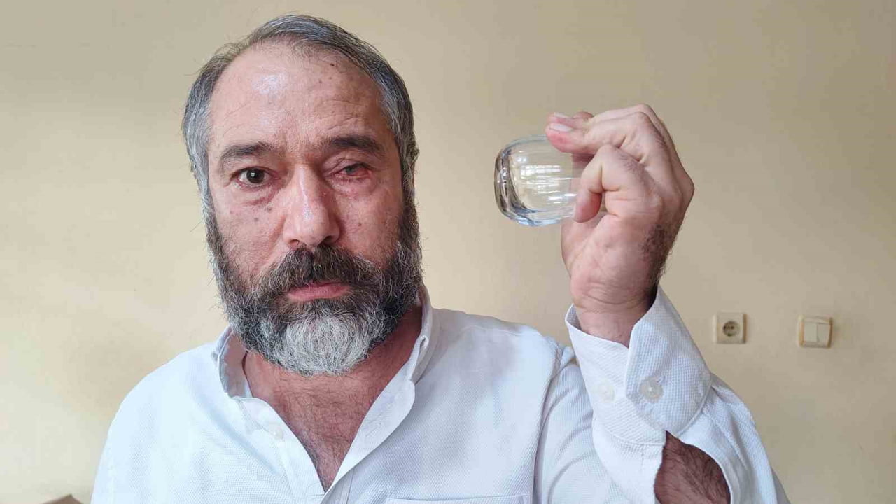 ADANA'DA BİR DOLMUŞ ŞOFÖRÜ, DURAKTA KÜFÜRLÜ KONUŞAN ÇAYCIYI UYARDIĞI İÇİN ÖNCE DARP EDİLDİ...