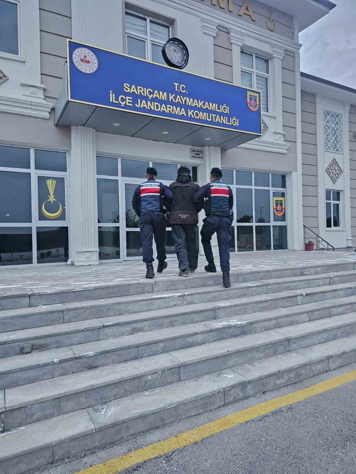 ADANA'DA ÇEŞİTLİ SUÇLARDAN HAKLARINDA KESİNLEŞMİŞ HAPİS CEZASI BULUNAN 2 FİRARİ HÜKÜMLÜ...