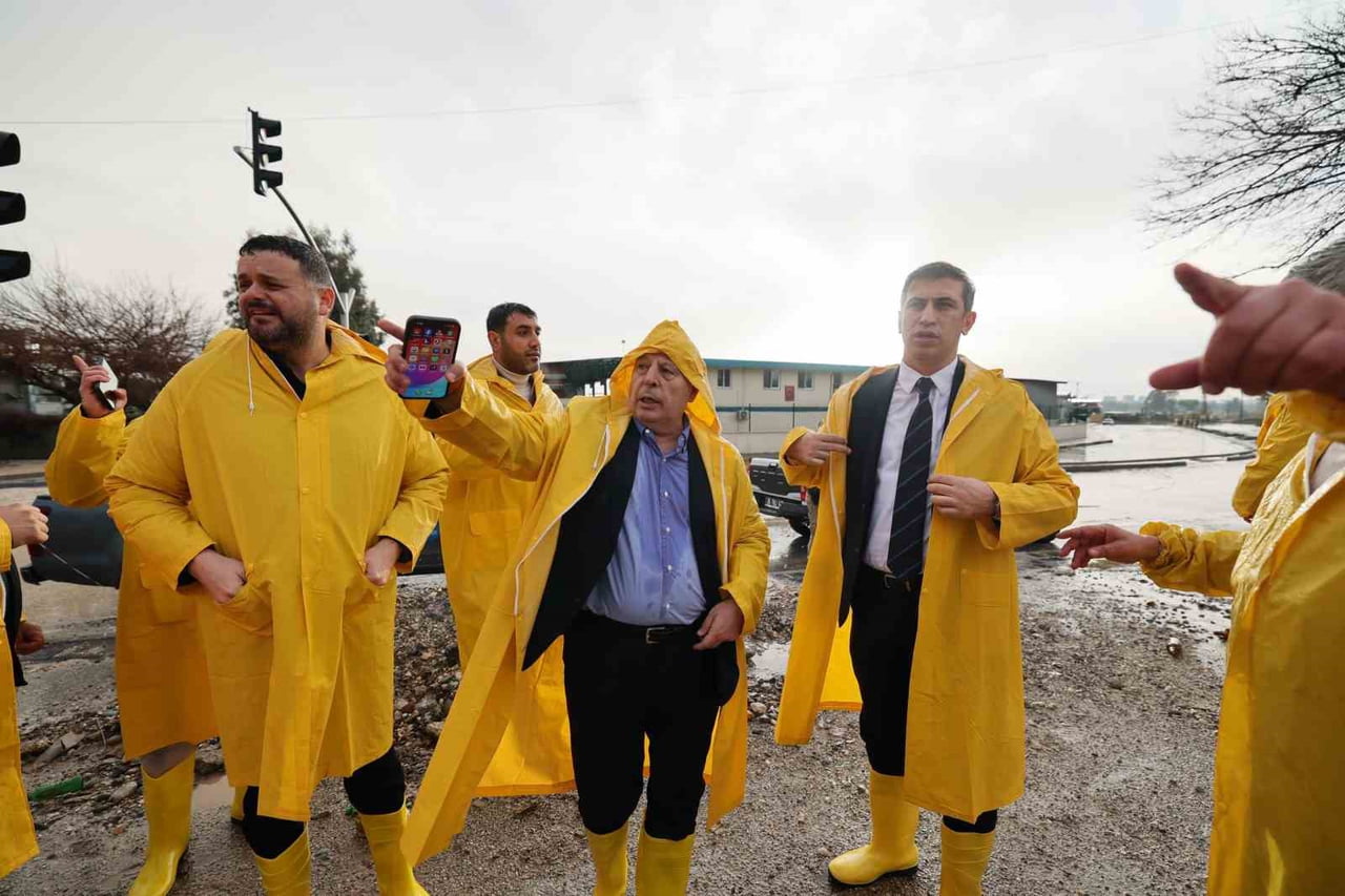 ADANA’DA ETKİLİ OLAN YOĞUN YAĞIŞLAR NEDENİYLE YÜREĞİR BELEDİYESİ TARAFINDAN KRİZ MASASI...