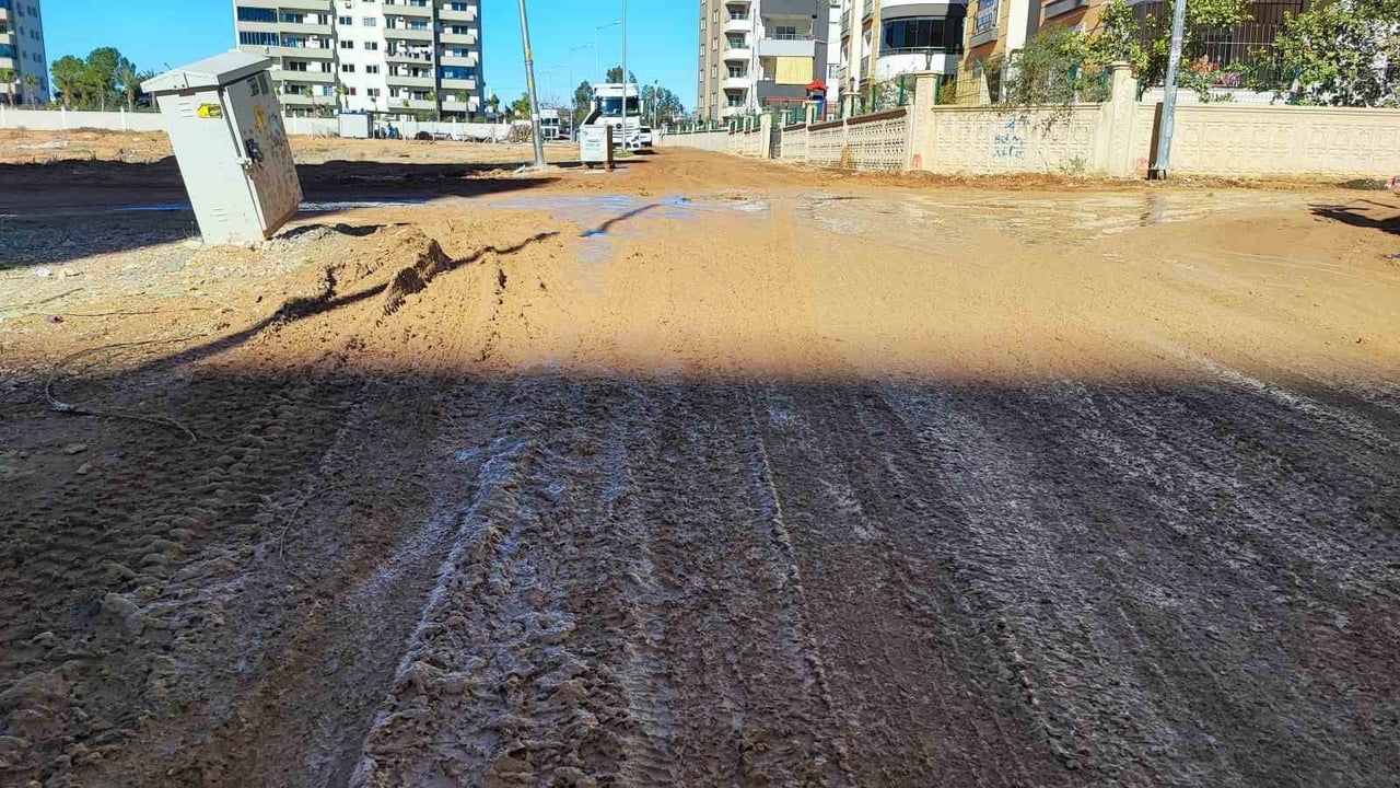 ADANA’DA SARIÇAM BELEDİYESİ HİZMET BİNASI ARKASINDA YER ALAN MAHALLEDE, LÜKS APARTMANLAR...