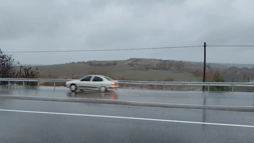 ADIYAMAN’DA YAPIMI YENİ TAMAMLANAN KAHTA KARAYOLUNDA YAŞANAN ÇÖKME, KAZALARA DAVETİYE...