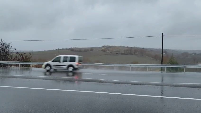 ADIYAMAN’DA YAPIMI YENİ TAMAMLANAN KAHTA KARAYOLUNDA YAŞANAN ÇÖKME, KAZALARA DAVETİYE...