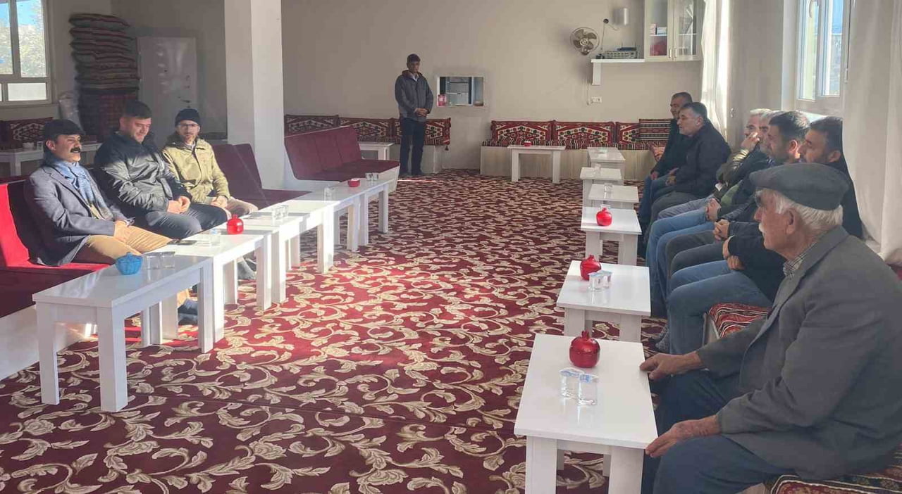 ADIYAMAN’IN BESNİ KAYMAKAMI AHMET OĞUZ ASLAN, İLÇE MERKEZİNE BAĞLI ATMALI KÖYÜ’NÜ ZİYARET EDEREK...