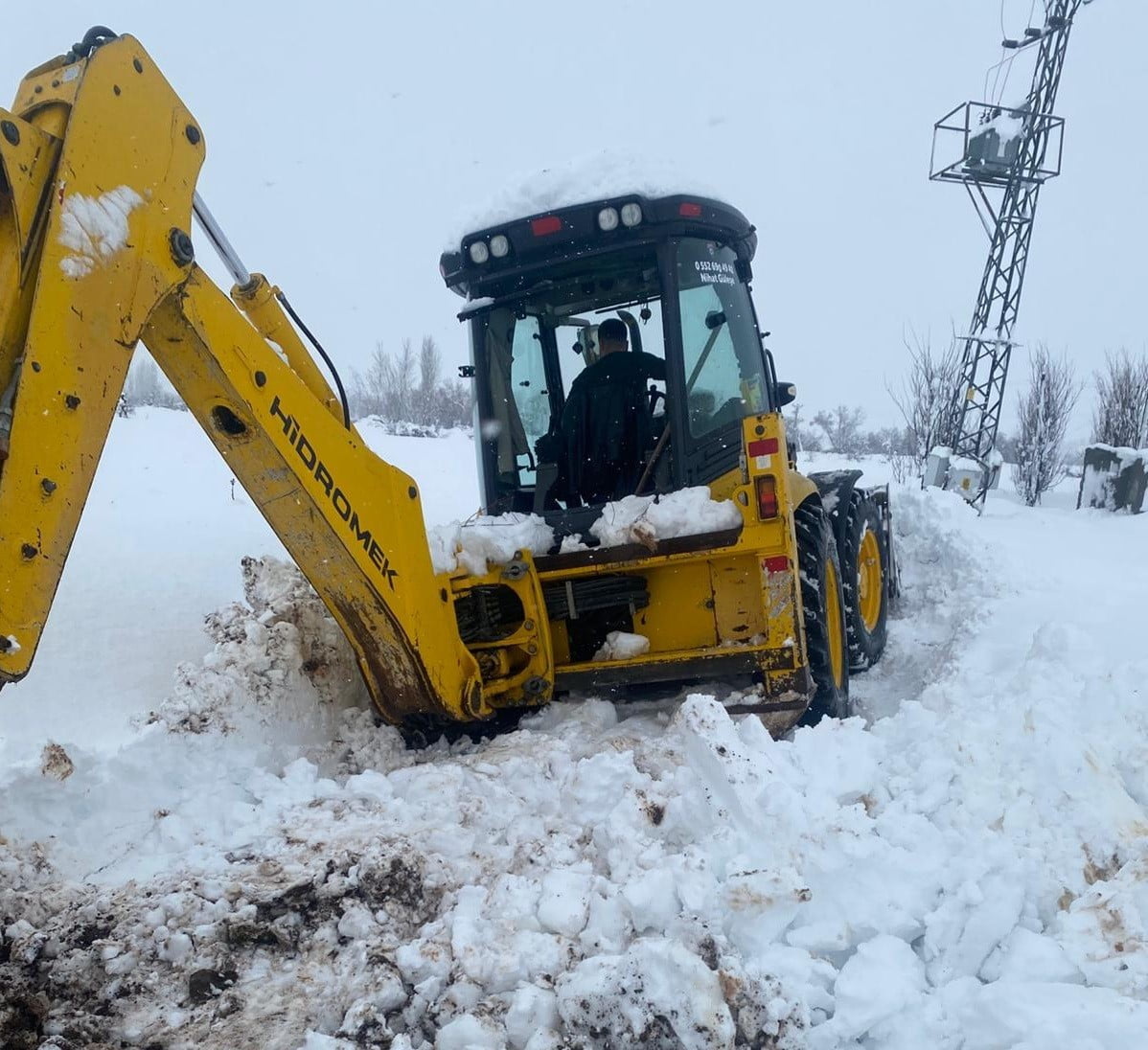 ADIYAMAN’IN ÇELİKHAN İLÇESİNDE ETKİLİ OLAN YOĞUN KAR YAĞIŞI, KENTİN SU İHTİYACINI KARŞILAYAN...