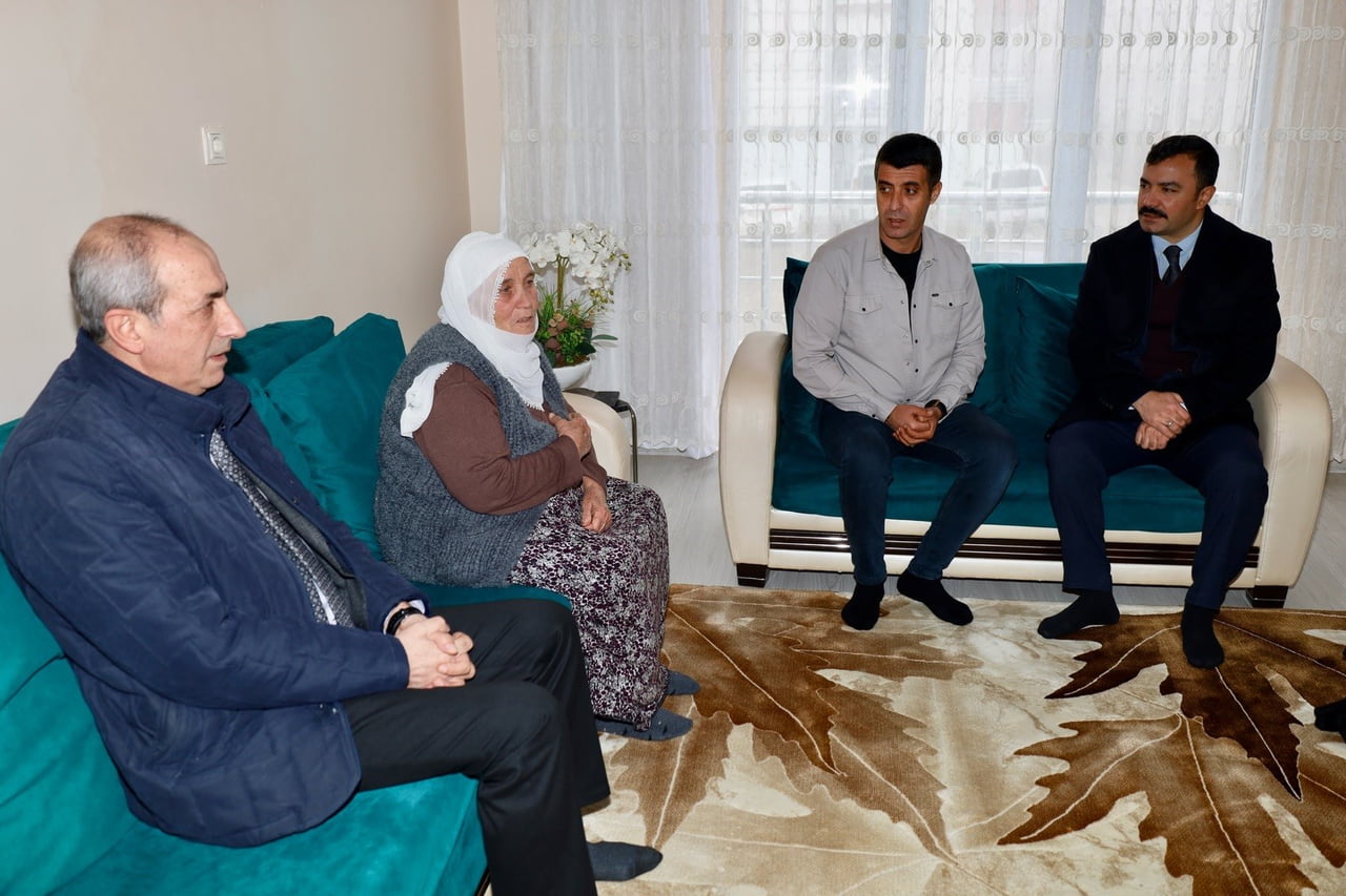 ADIYAMAN’IN KAHTA İLÇE KAYMAKAMI MUHAMMED ÜSAME SOYSAL, ŞEHİT AİLELERİYLE BİR ARAYA...