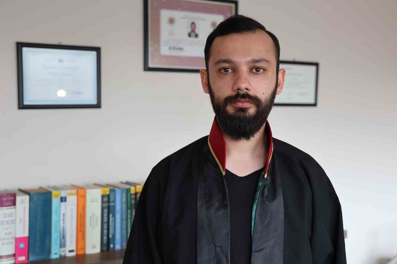 ADLİ BİLİŞİM UZMANI EMRE AKMAN "HİÇBİR RESMİ KURUM, VATANDAŞLARI ARAYARAK KİŞİSEL BİLGİ VEYA PARA...