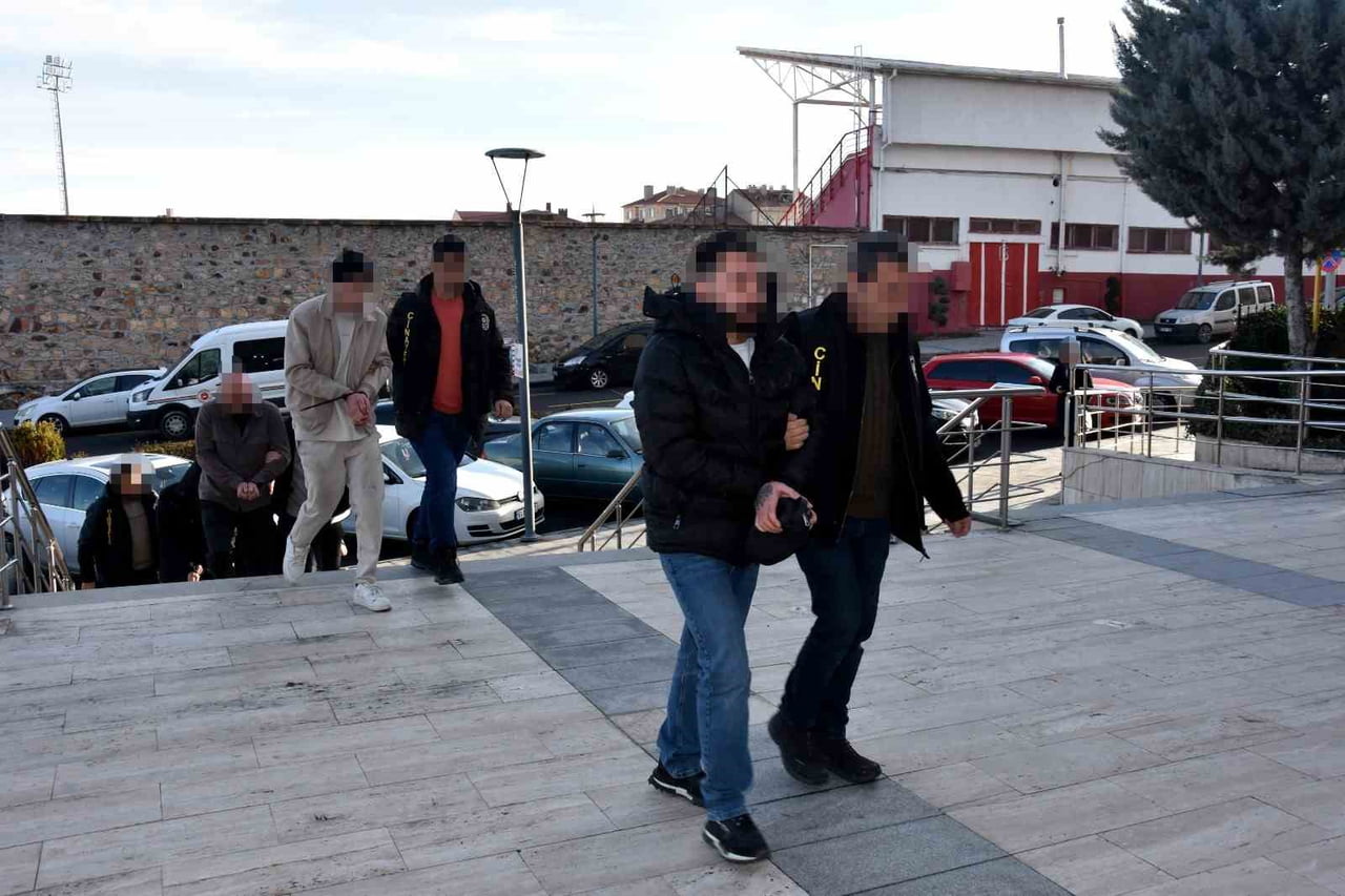 ADLİYEYE SEVK EDİLEN 11 ŞÜPHELİDEN 6’SI TUTUKLANARAK CEZAEVİNE GÖNDERİLDİ.