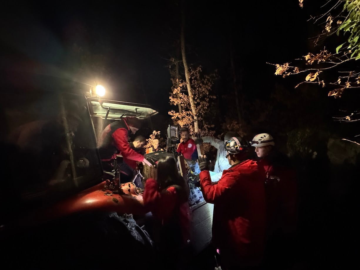 AFAD’DAN GELEN İHBAR ÜZERİNE, SÜPÜRTÜ KÖYÜ TAŞ OCAĞI CİVARINDA İKİ AV KÖPEĞİNİN ÇAKALI...