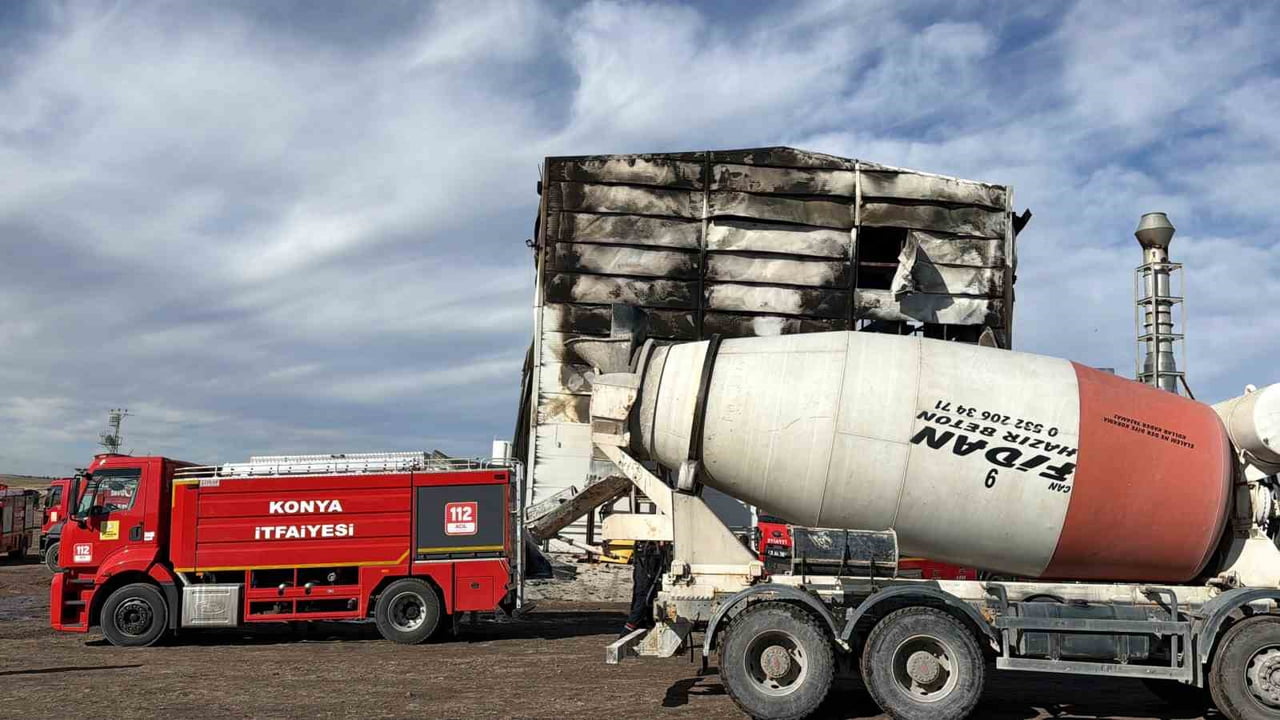 AFYONKARAHİSAR'DA ELEKTRİK ÜRETİM TESİSİNDE ÇIKAN YANGIN İTFAİYE EKİPLERİNİN UZUN UĞRAŞLARI...