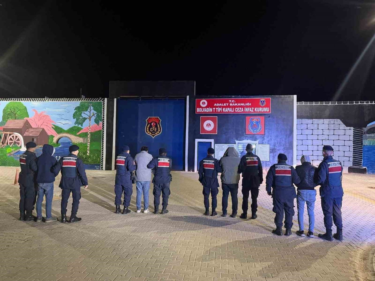 AFYONKARAHİSAR'DA JANDARMA TARAFINDAN GERÇEKLEŞTİRİLEN OPERASYONDA YAKLAŞIK 6 BİN KULLANIMLIK...