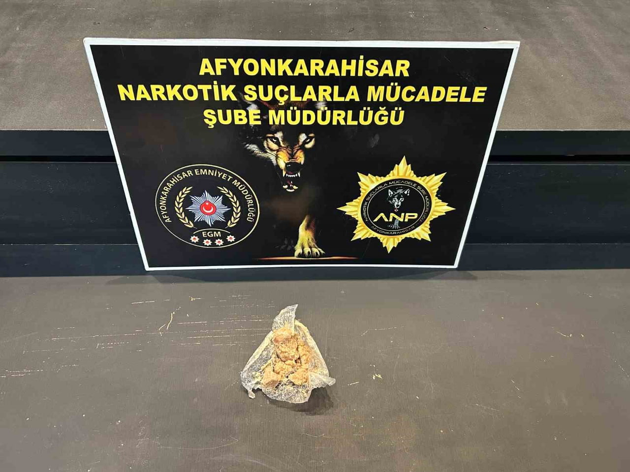 AFYONKARAHİSAR'DA POLİS TARAFINDAN YAPILAN OPERASYONDA 4 MİLYON 326 BİN 400 İÇİMLİK ÜRETİLEBİLEN...