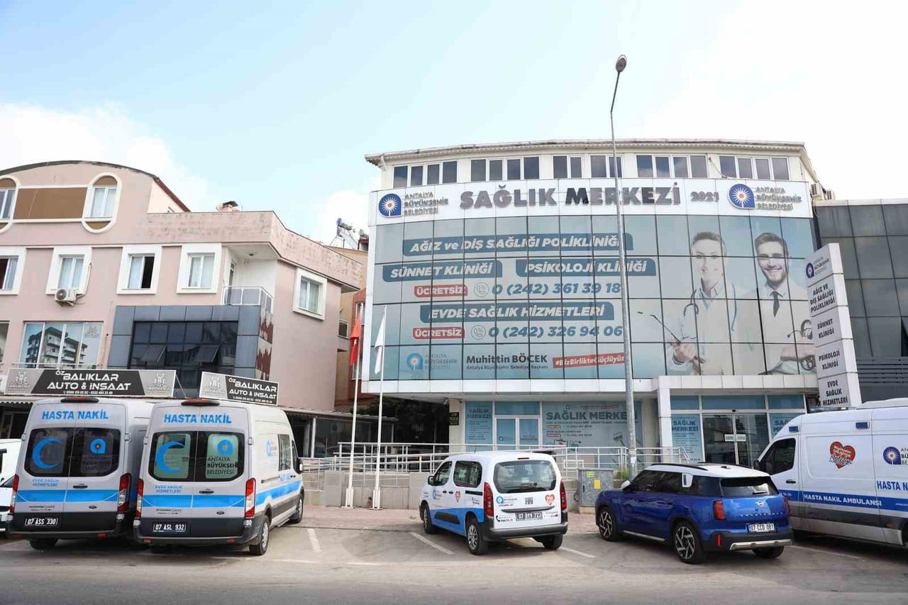 AĞIZ VE DİŞ SAĞLIĞI POLİKLİNİĞİ’NDE YIL BOYUNCA 7 BİN 100 HASTAYA HİZMET VERİLİRKEN, 28 BİN İŞLEM...