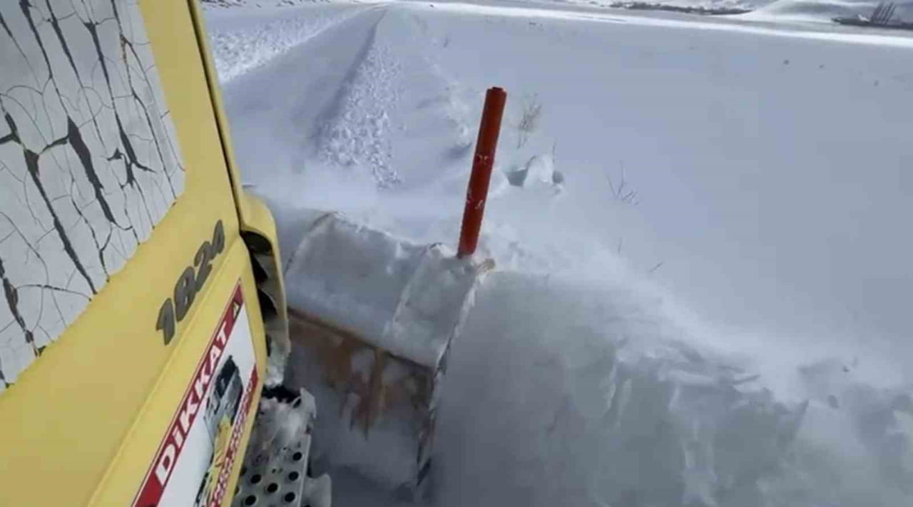 AĞRI'NIN PATNOS İLÇESİNDE İKİ GÜN ARALIKLARLA ETKİLİ OLAN KAR YAĞIŞI, ÖZELLİKLE KIRSAL VE YÜKSEK...