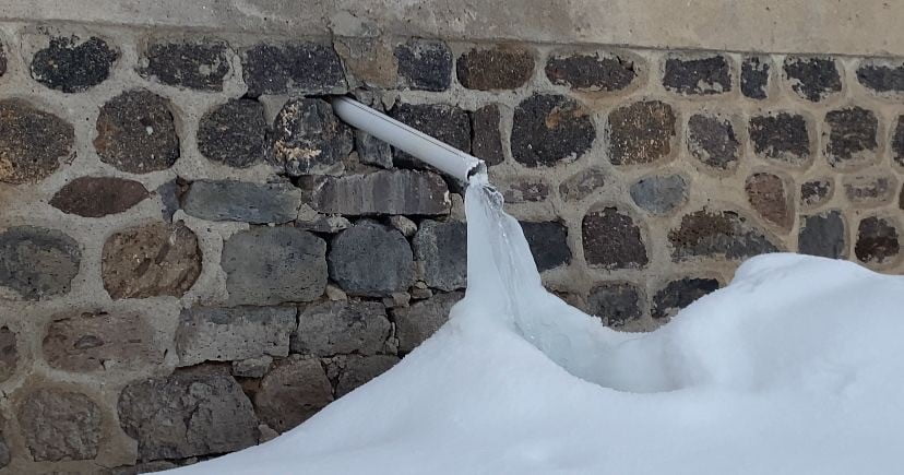 AĞRI’DA DONDURUCU SOĞUKLAR ETKİSİNİ SÜRDÜRÜYOR