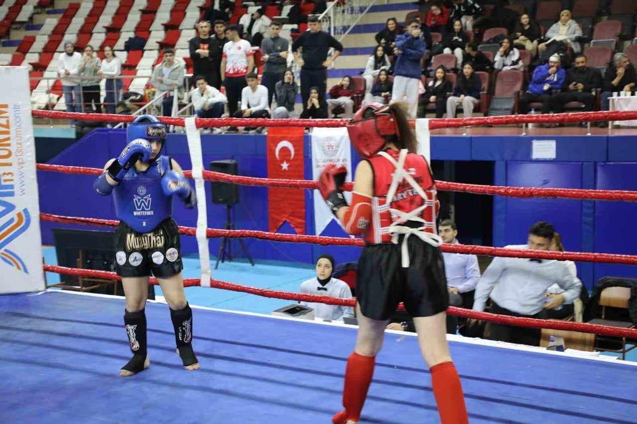 AĞRI’DA MUAY THAİ RÜZGARI ESTİ