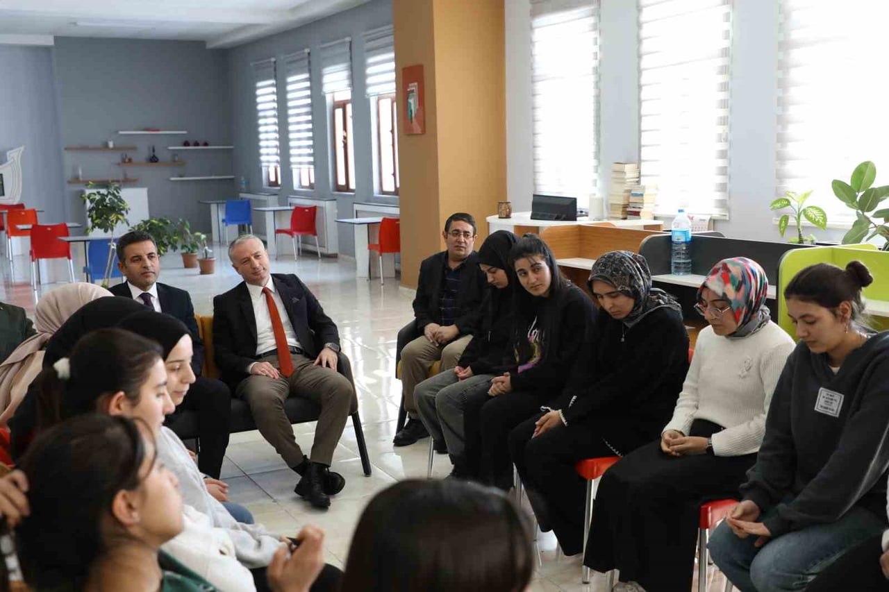 AĞRI İL MİLLİ EĞİTİM MÜDÜRLÜĞÜ TARAFINDAN 12. SINIF ÖĞRENCİLERİNE YÖNELİK HAYATA GEÇİRİLEN...