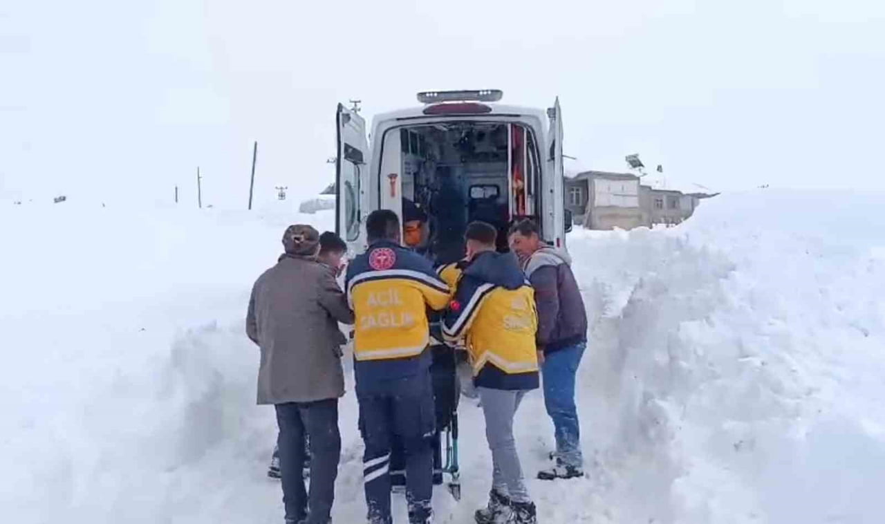 AĞRI’NIN HAMUR İLÇESİNE BAĞLI SÜLEYMAN KÜMBET KÖYÜNDE SABAH SAATLERİNDE RAHATSIZLANAN 64 YAŞINDAKİ...