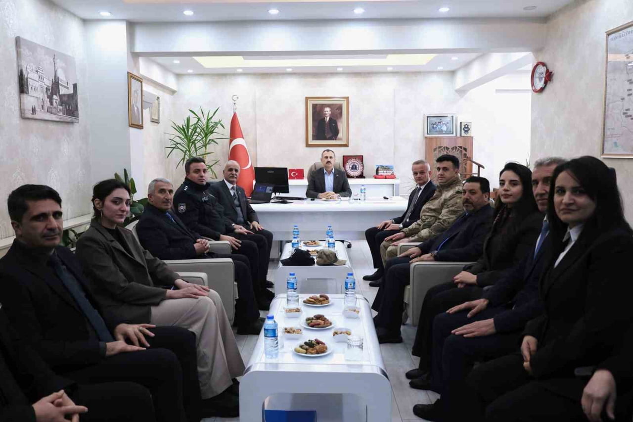 AĞRI VALİSİ ÖNDER BOZKURT, İLÇE ZİYARETLERİ PROGRAMI KAPSAMINDA TUTAK VE HAMUR İLÇELERİNDE BİR...