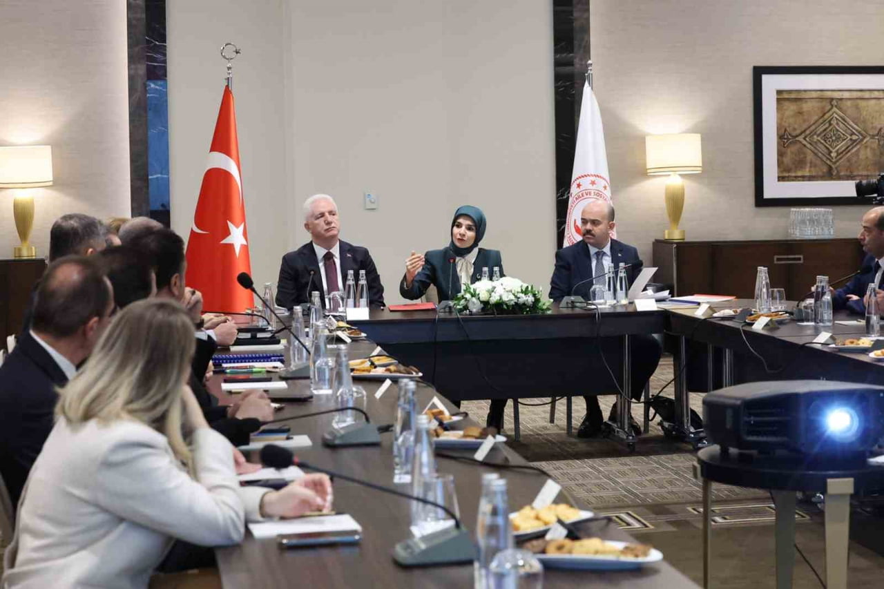 AİLE VE SOSYAL HİZMETLER BAKANI MAHİNUR ÖZDEMİR GÖKTAŞ, "SOSYAL RİSK HARİTALARIMIZLA SAHADA ERKEN...