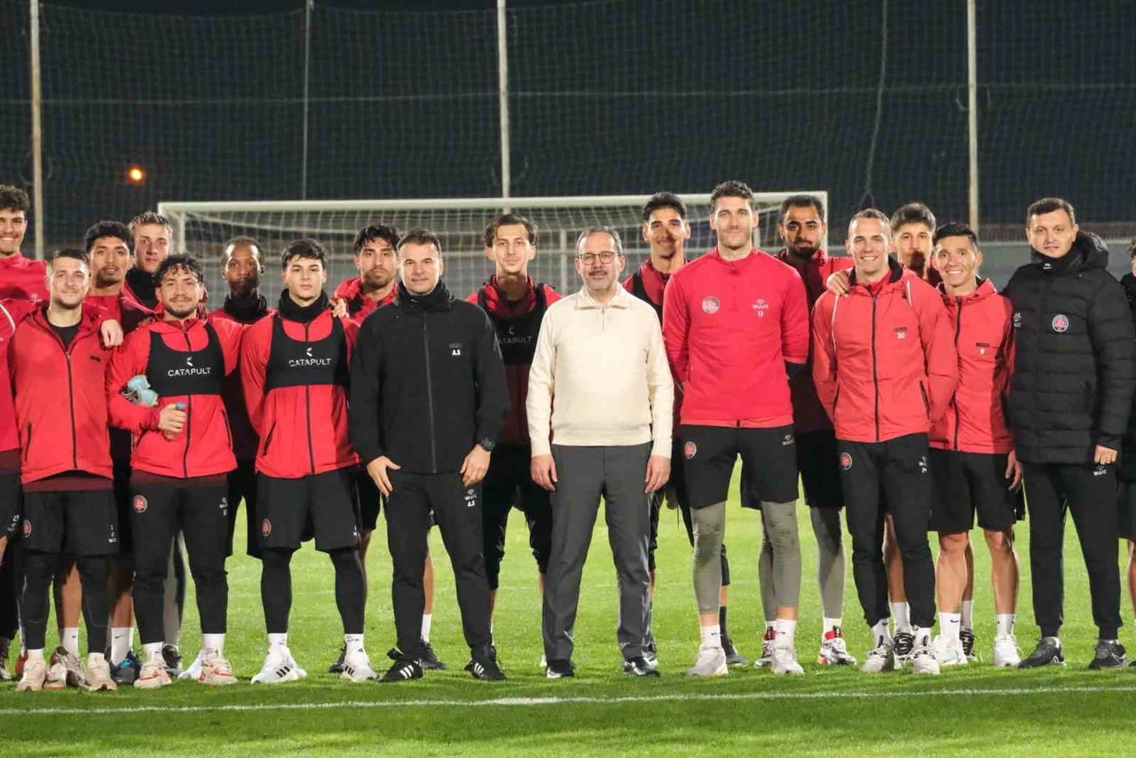 AK PARTİ İZMİR MİLLETVEKİLİ VE ÖNCEKİ DÖNEM GENÇLİK VE SPOR BAKANI MEHMET MUHARREM KASAPOĞLU...