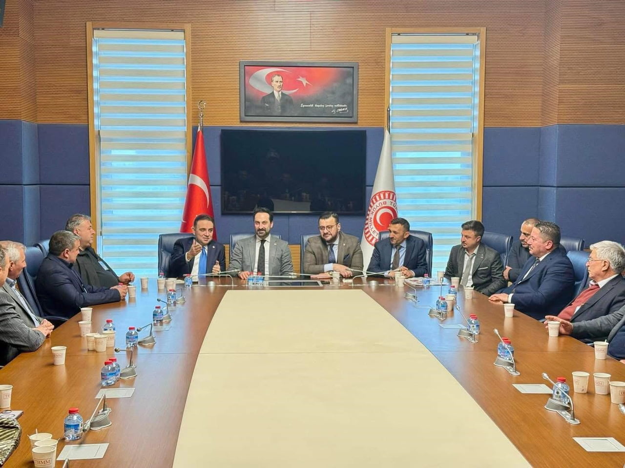 AK PARTİ SARIGÖL İLÇE BAŞKANI NİHAT DEMİRCİ, MAHALLE MUHTARLARIYLA BİRLİKTE ANKARA’YA GİDEREK...