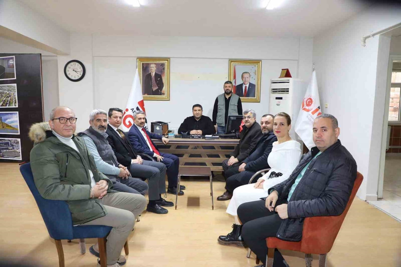 AK PARTİ TEŞKİLAT BAŞKAN YARDIMCISI VE ADIYAMAN MİLLETVEKİLİ MUSTAFA ALKAYIŞ, BERABERİNDEKİ...