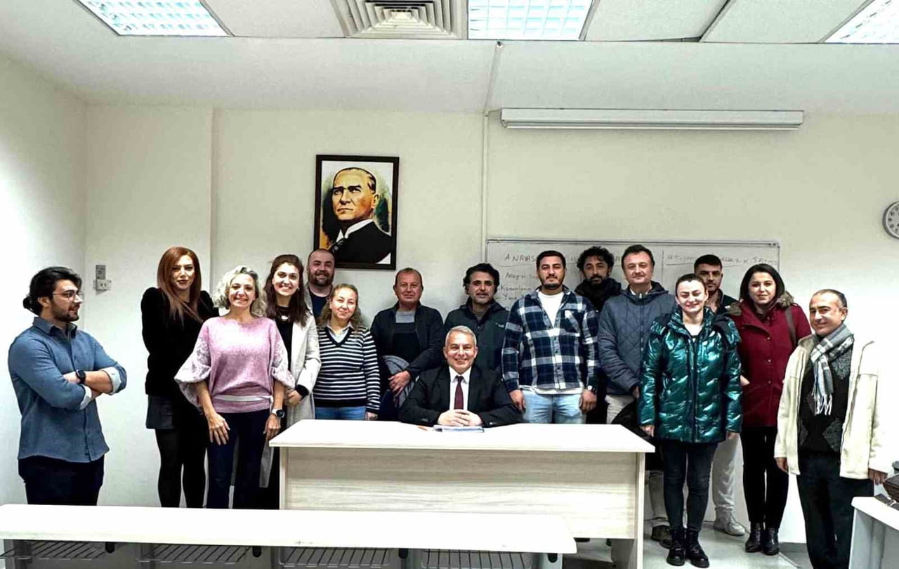 AKDENİZ ÜNİVERSİTESİ'NDE SIRALARA BU KEZ ÖĞRENCİLER DEĞİL, BİLİRKİŞİ ADAYLARI OTURUYOR. ADALET...