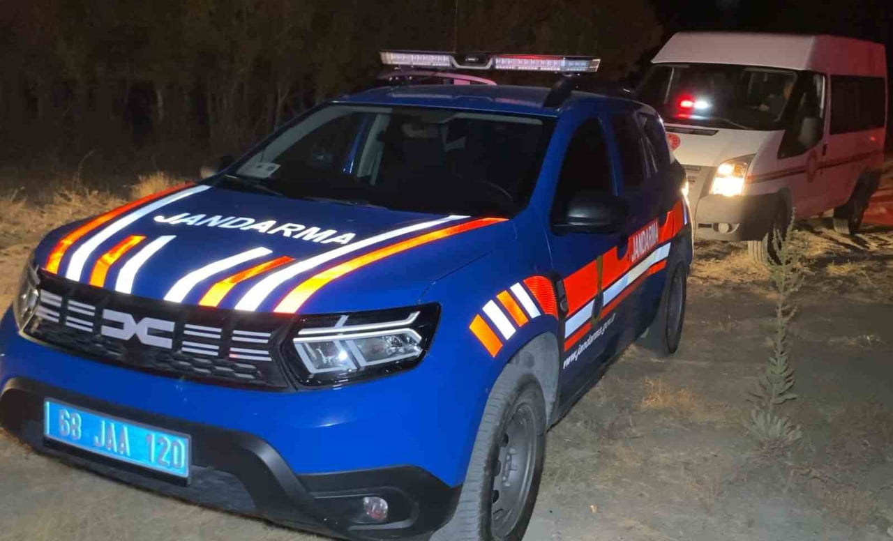 AKSARAY’DA AKŞAM SAATLERİNDE ETKİLİ OLAN ŞİDDETLİ RÜZGAR RESTORANIN ÇATISINI UÇURDU. UÇAN ÇATI 60...