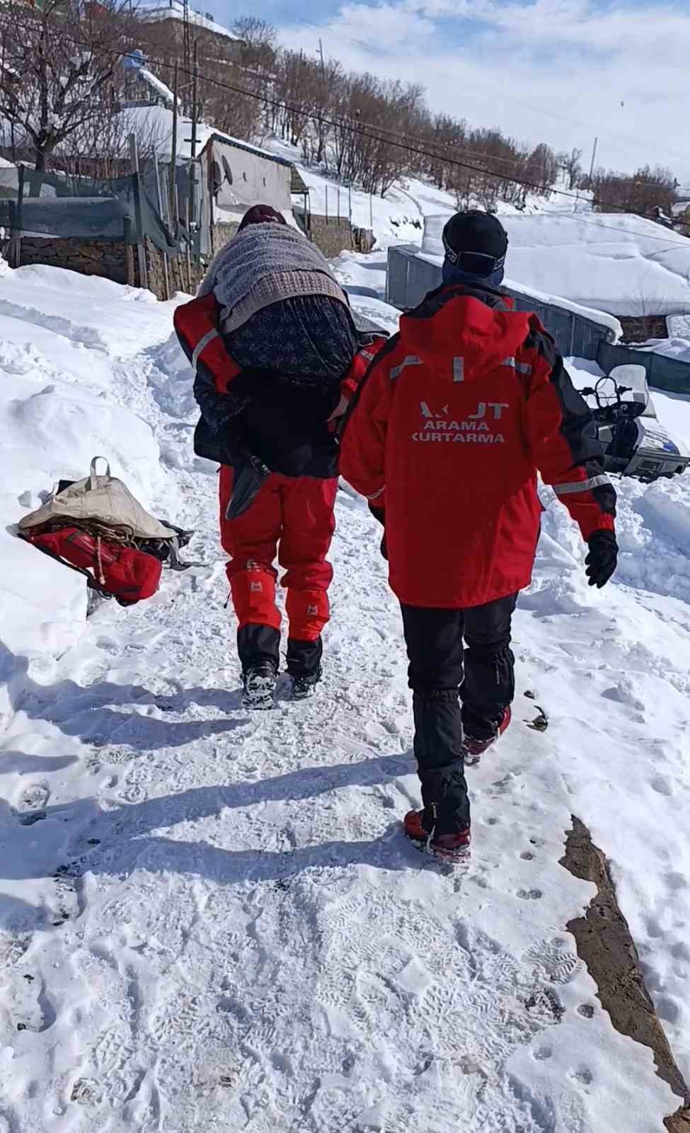 AKUT BİNGÖL'DEN ZORLU ŞARTLARDA HAYAT KURTARAN OPERASYON