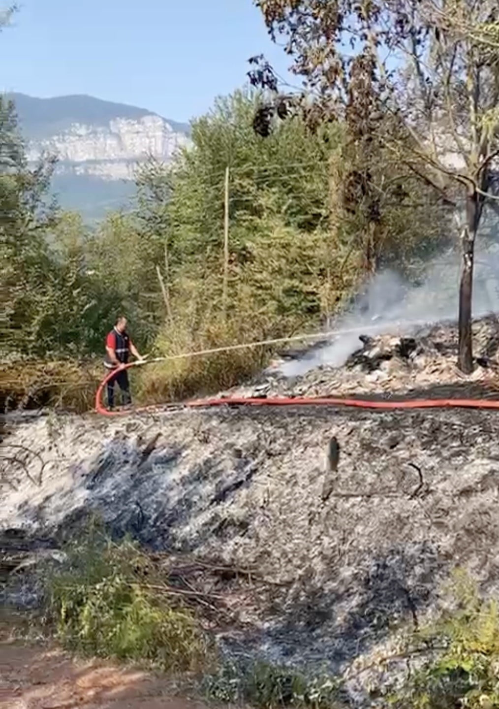 ALEVLERE TESLİM OLAN EV KÜLE DÖNMÜŞTÜ (ARŞİV)