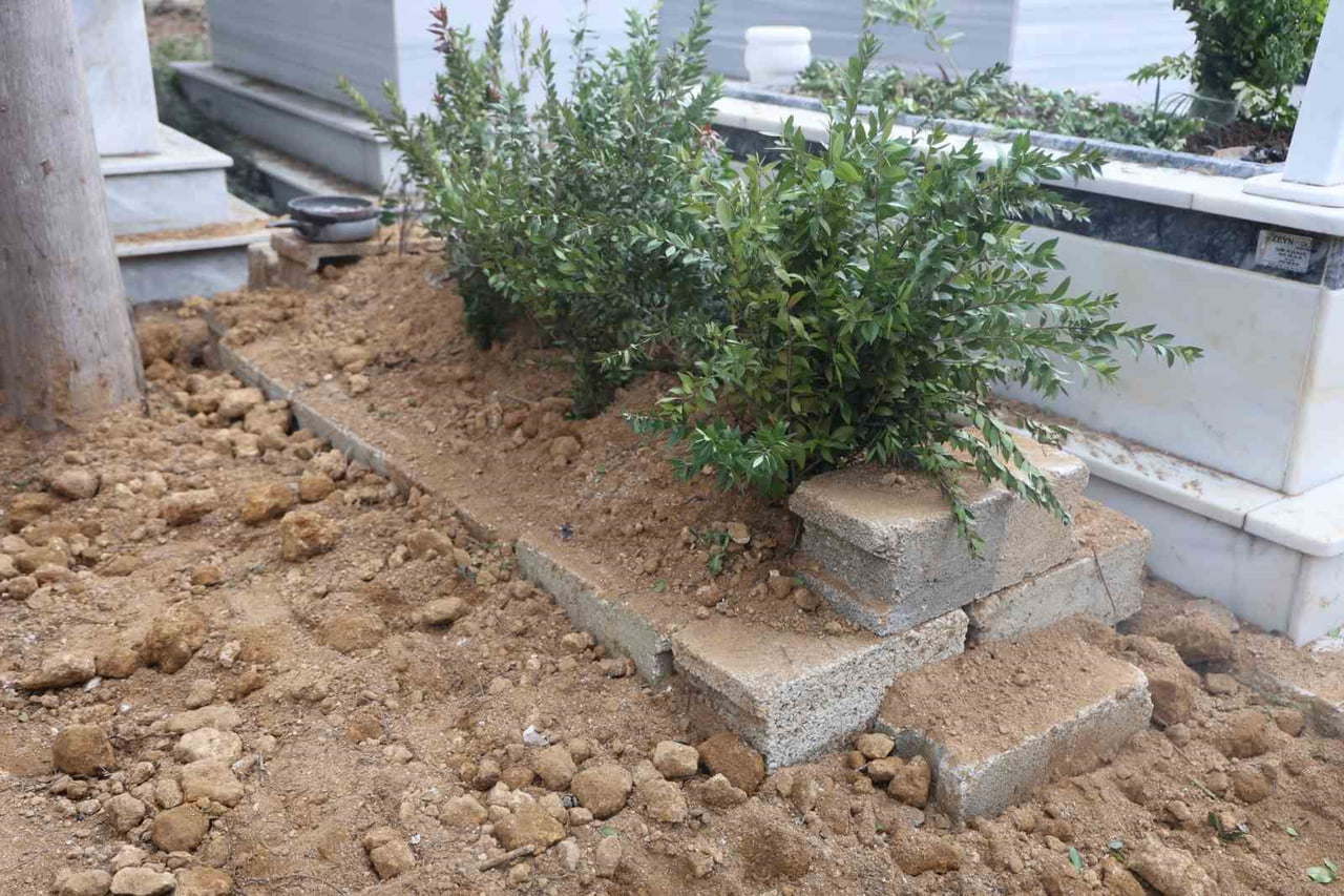 ALİ HAYDAR ÇAKIRKAYA MEDYAN İSA ÇAKIRKAYA'NIN MEZARLIKLARI