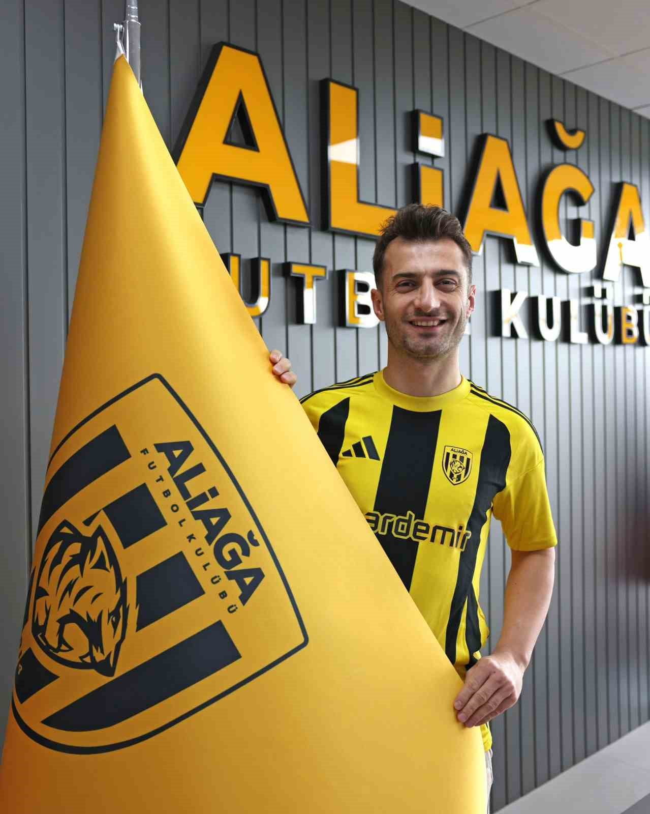ALİAĞA FK, SON OLARAK MANİSA FK FORMASI GİYEN 31 YAŞINDAKİ ORTA SAHA OYUNCUSU BURAK SÜLEYMAN’I...