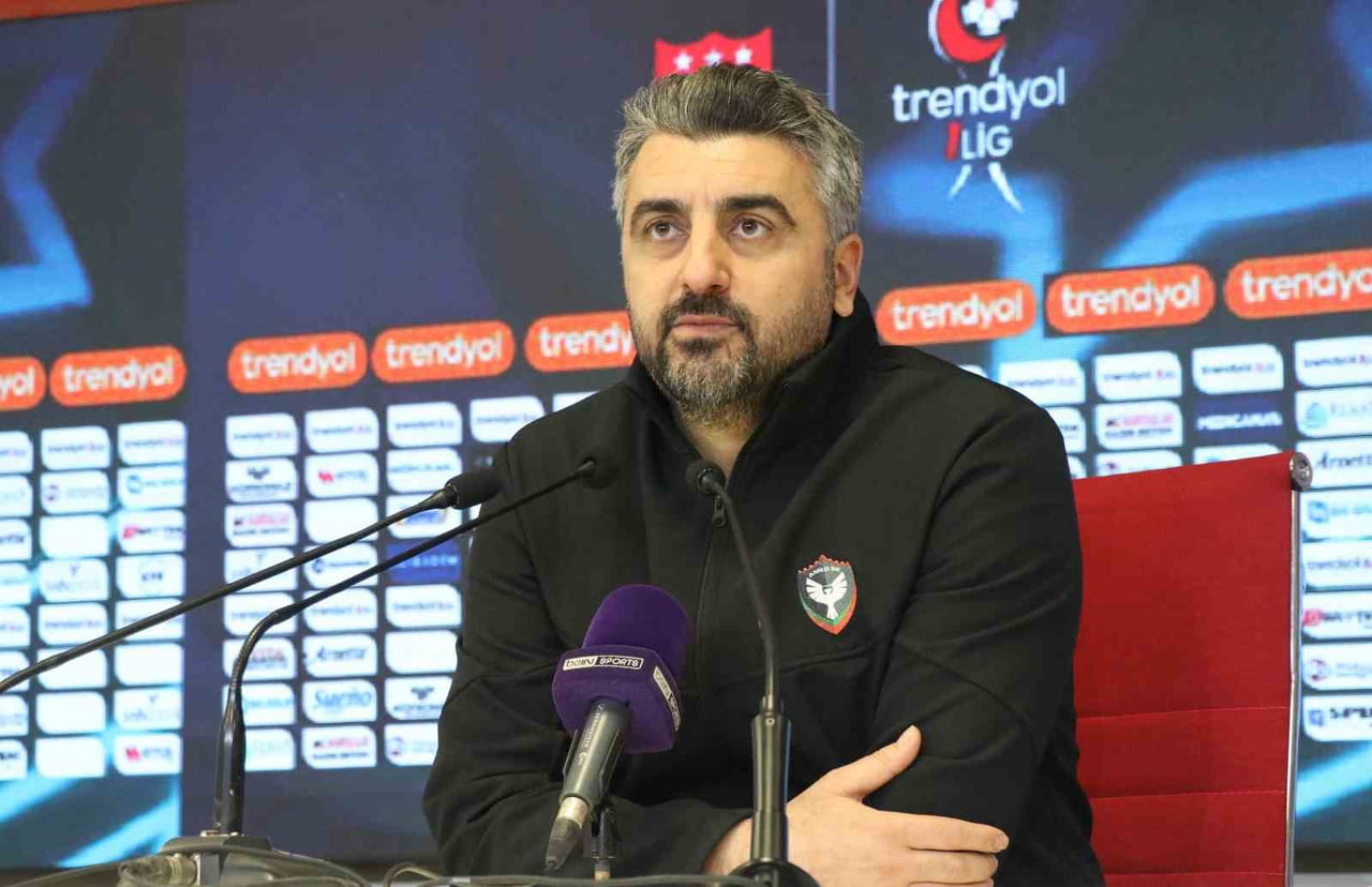 AMED SPORTİF FAALİYETLER TEKNİK DİREKTÖRÜ SİNAN KALOĞLU, TAKIMININ SİVASSPOR KARŞISINDA ÇOK İYİ...