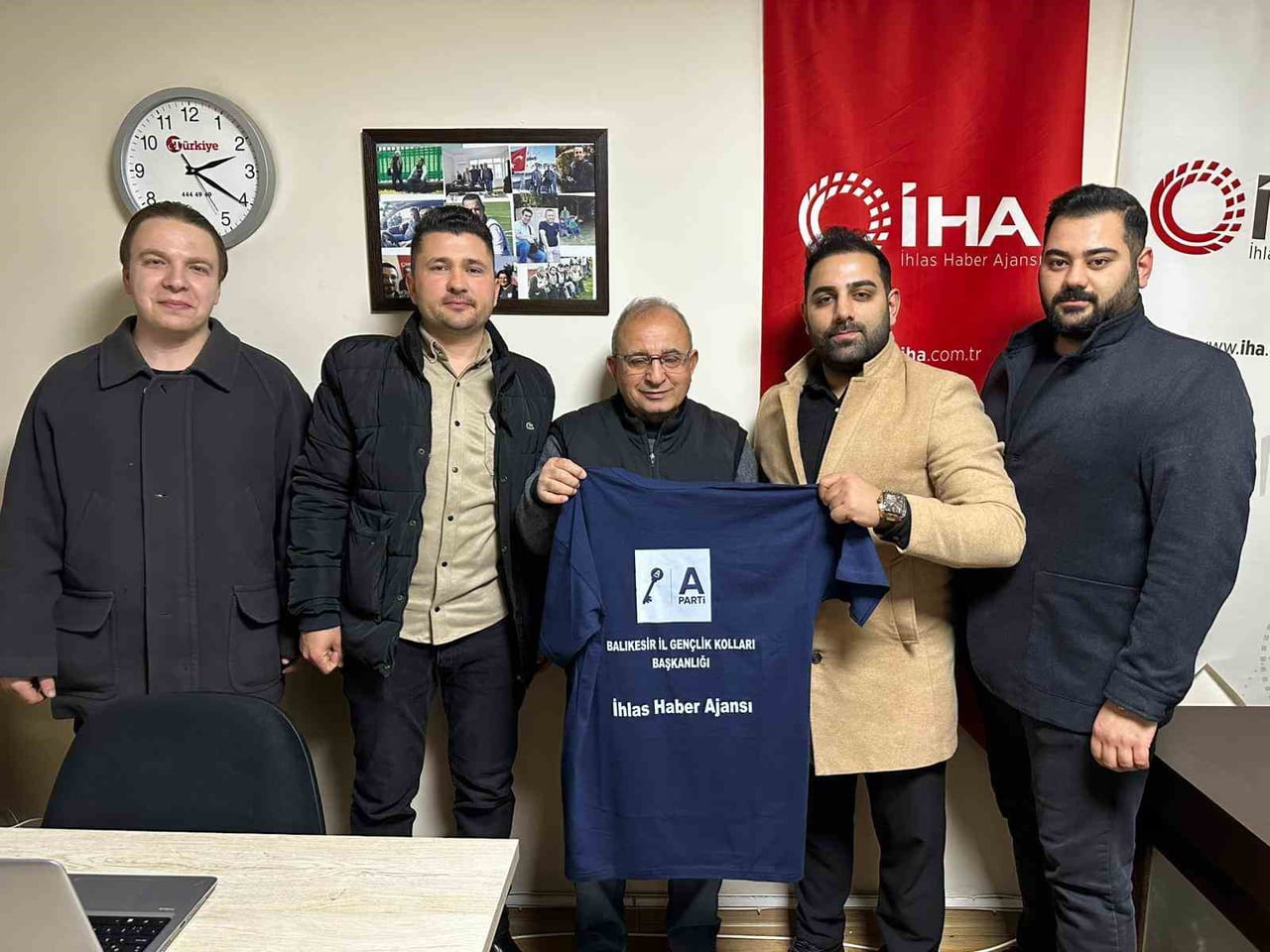 ANAHTAR PARTİLİ GENÇLERDEN İHA'YA ZİYARET